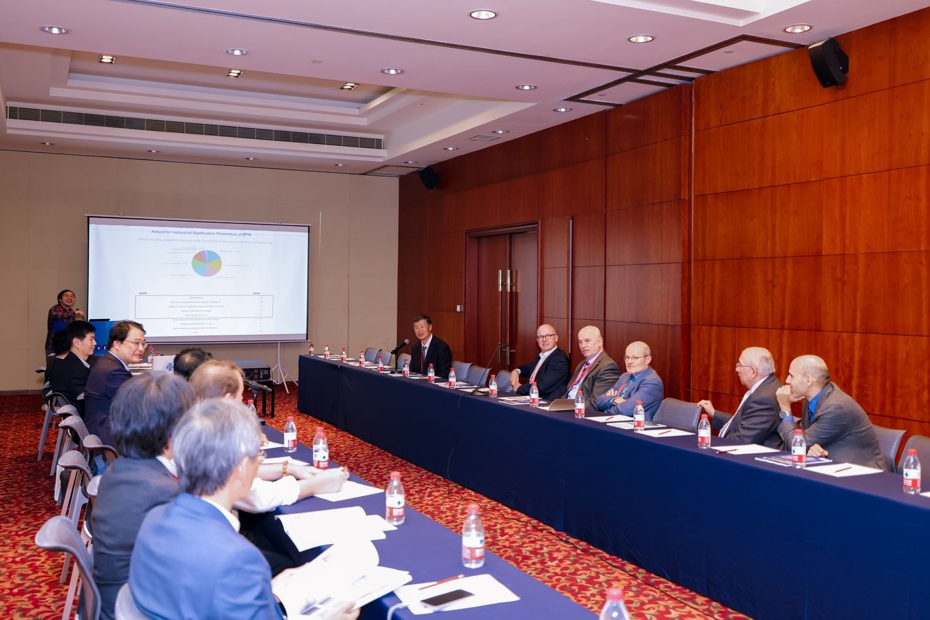 调整大小 会议大图.jpg